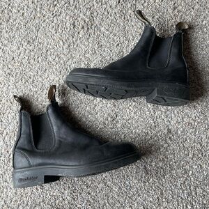 Blundstone Dress #068 boots in Black. Worn for 1 season.